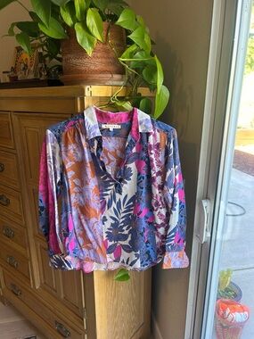 XiRENA Multicolor Floral Button-Up Top - Pink, Blue, Brown